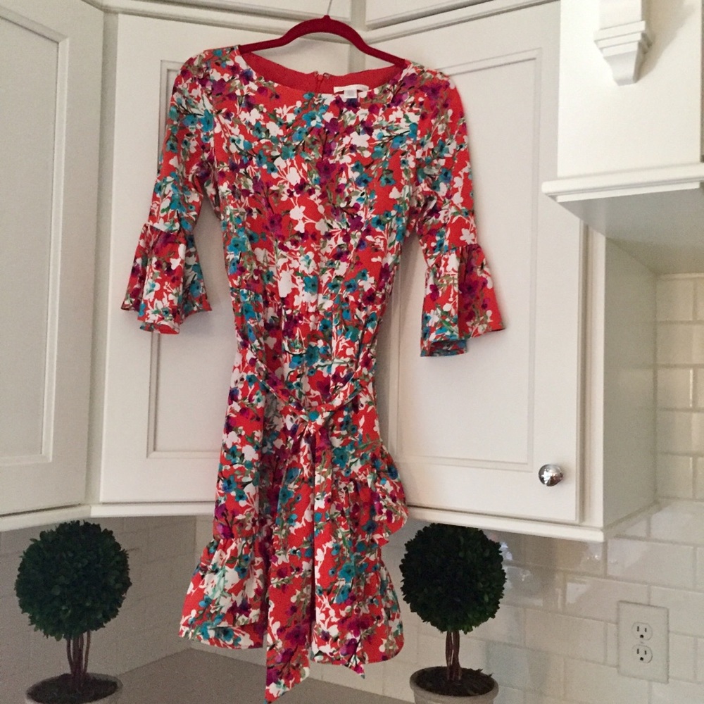 Gorgeous dress.
